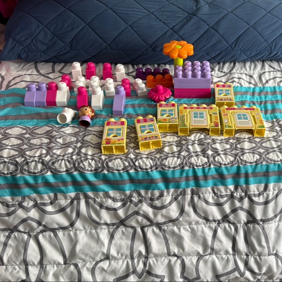 Yellow and Pink Modular Building Blocks Set - Picture 1 of 5